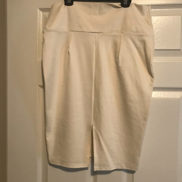 Above the knee skirt - Picture 2 of 3